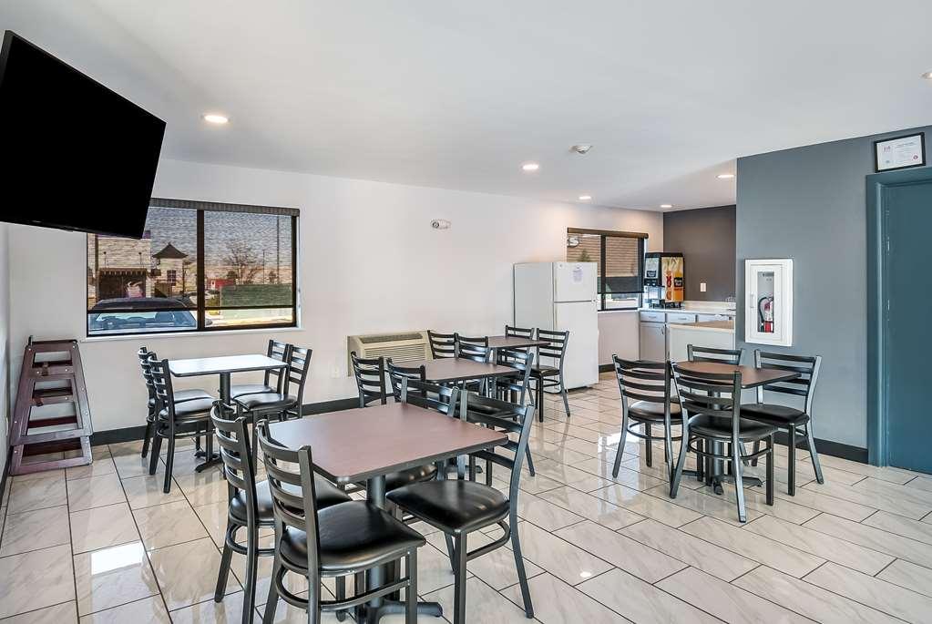 Americas Best Value Inn East Peoria Restaurante foto