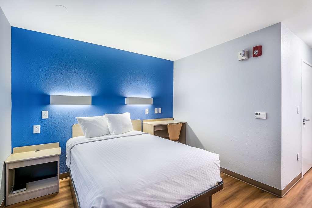 Americas Best Value Inn East Peoria Habitación foto