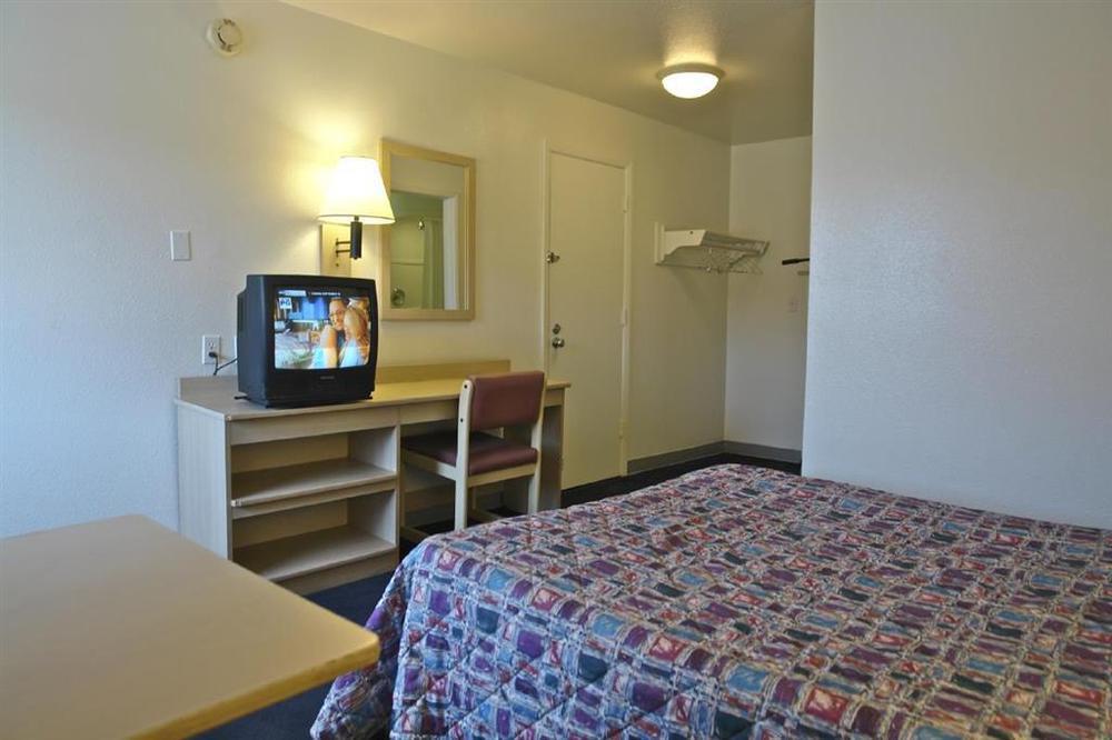 Americas Best Value Inn East Peoria Habitación foto