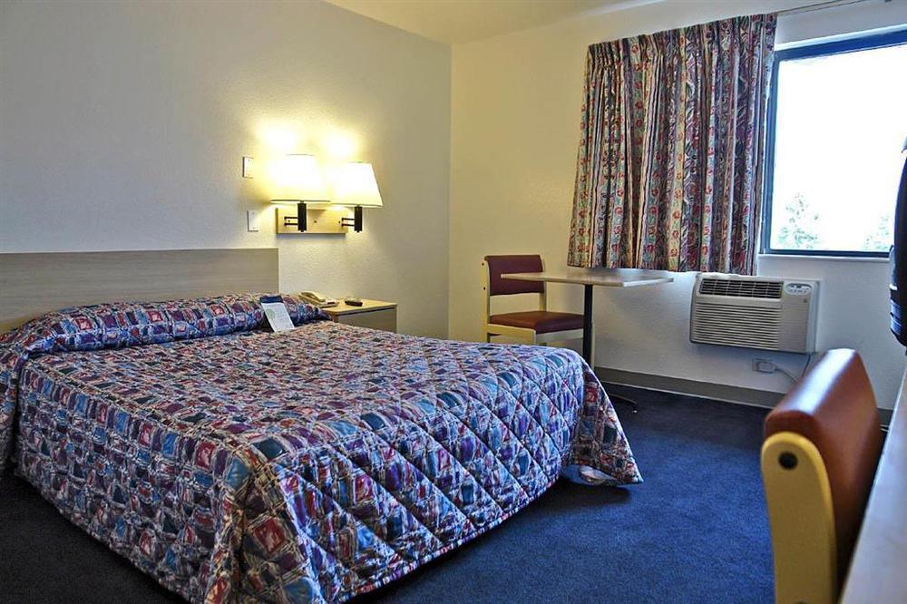 Americas Best Value Inn East Peoria Habitación foto