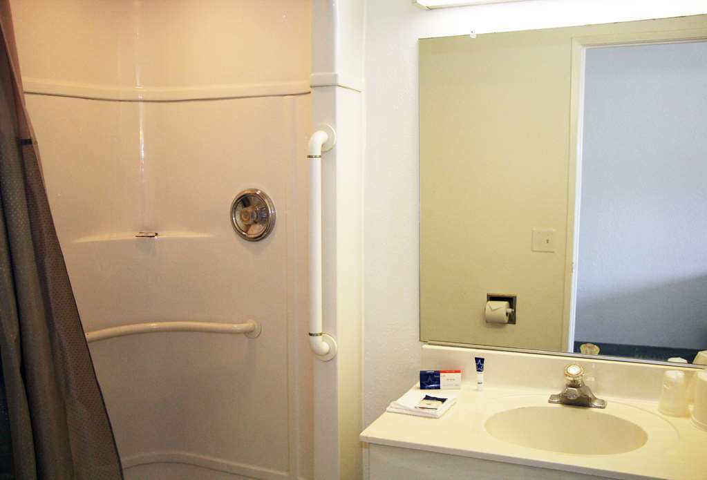 Americas Best Value Inn East Peoria Habitación foto