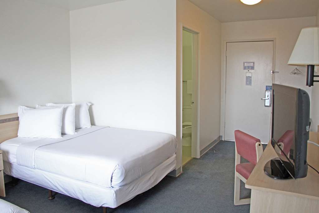 Americas Best Value Inn East Peoria Habitación foto