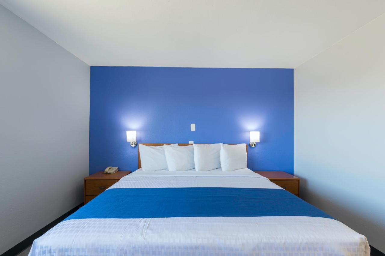 Americas Best Value Inn East Peoria Exterior foto